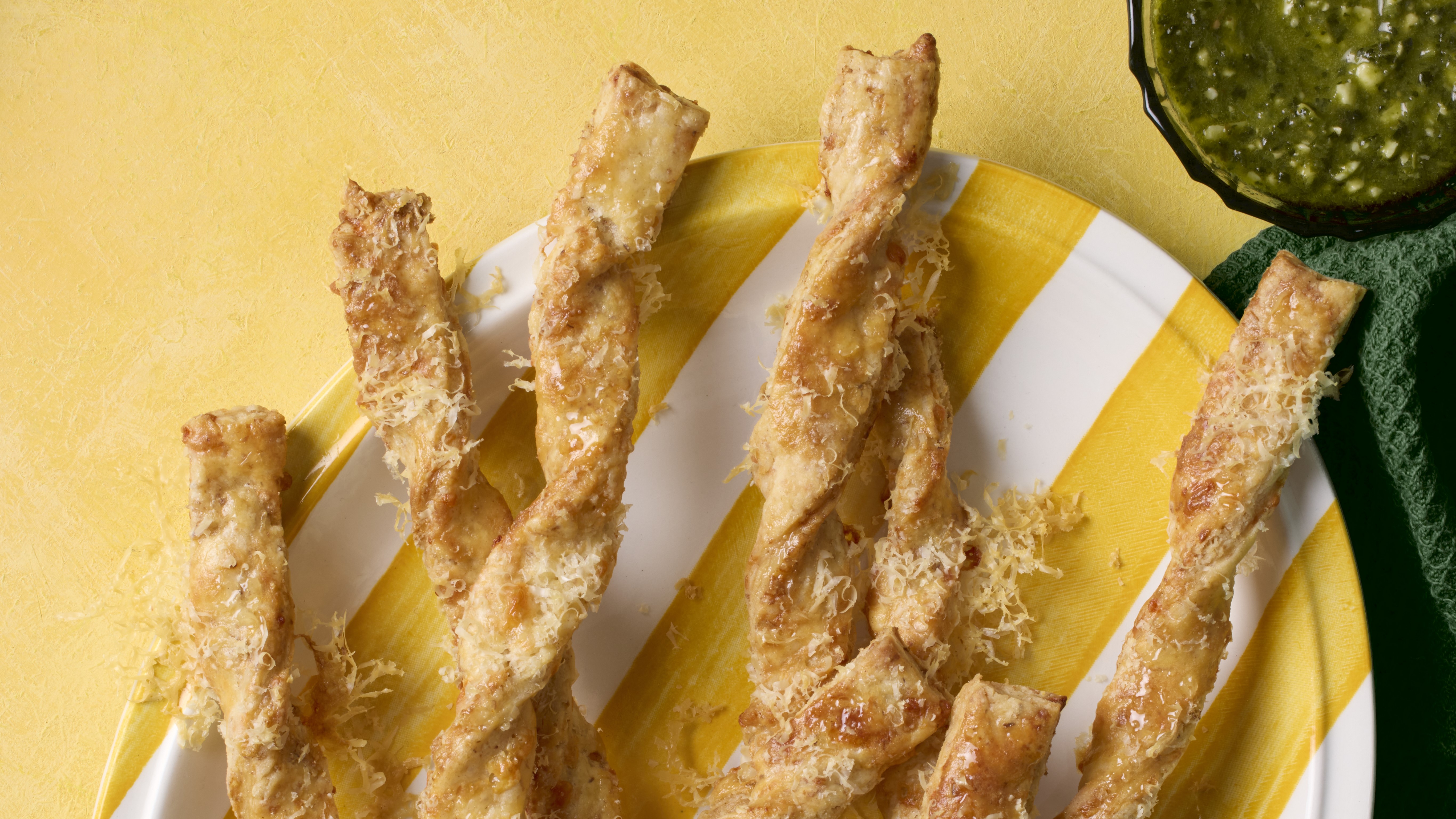 SW-cheese-straws-crop