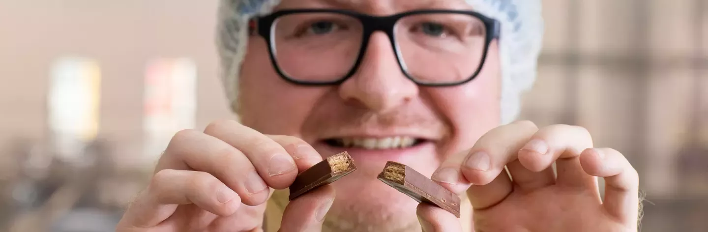 Man snapping KitKat
